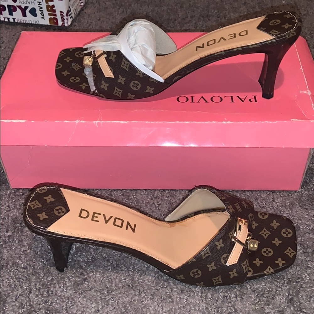 DEVON Heels